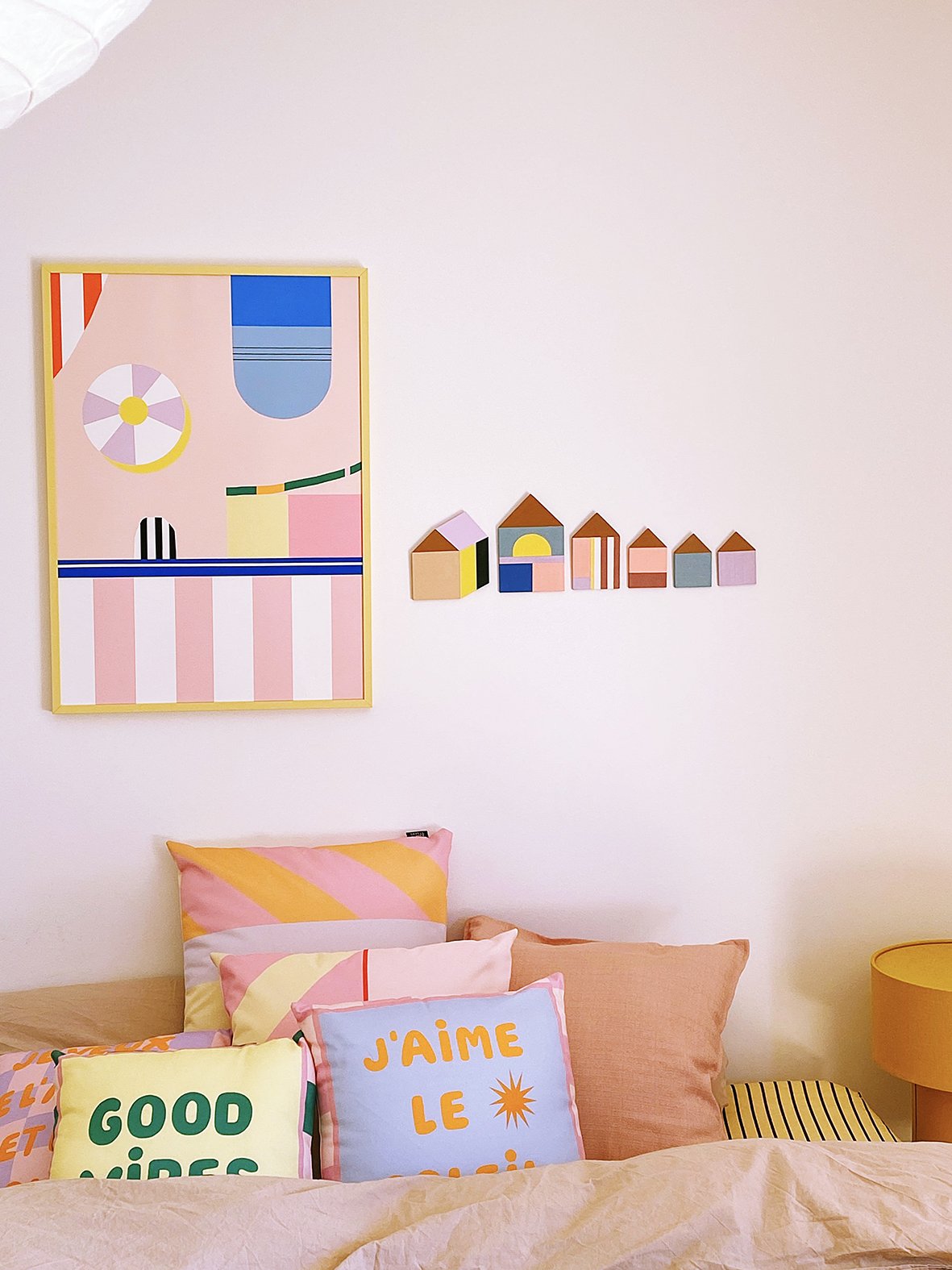 Schwimmbad_Pommes_Ketchup_Erdbeereis_living example_Schlafzimmer_Front_Ines Keck.jpg