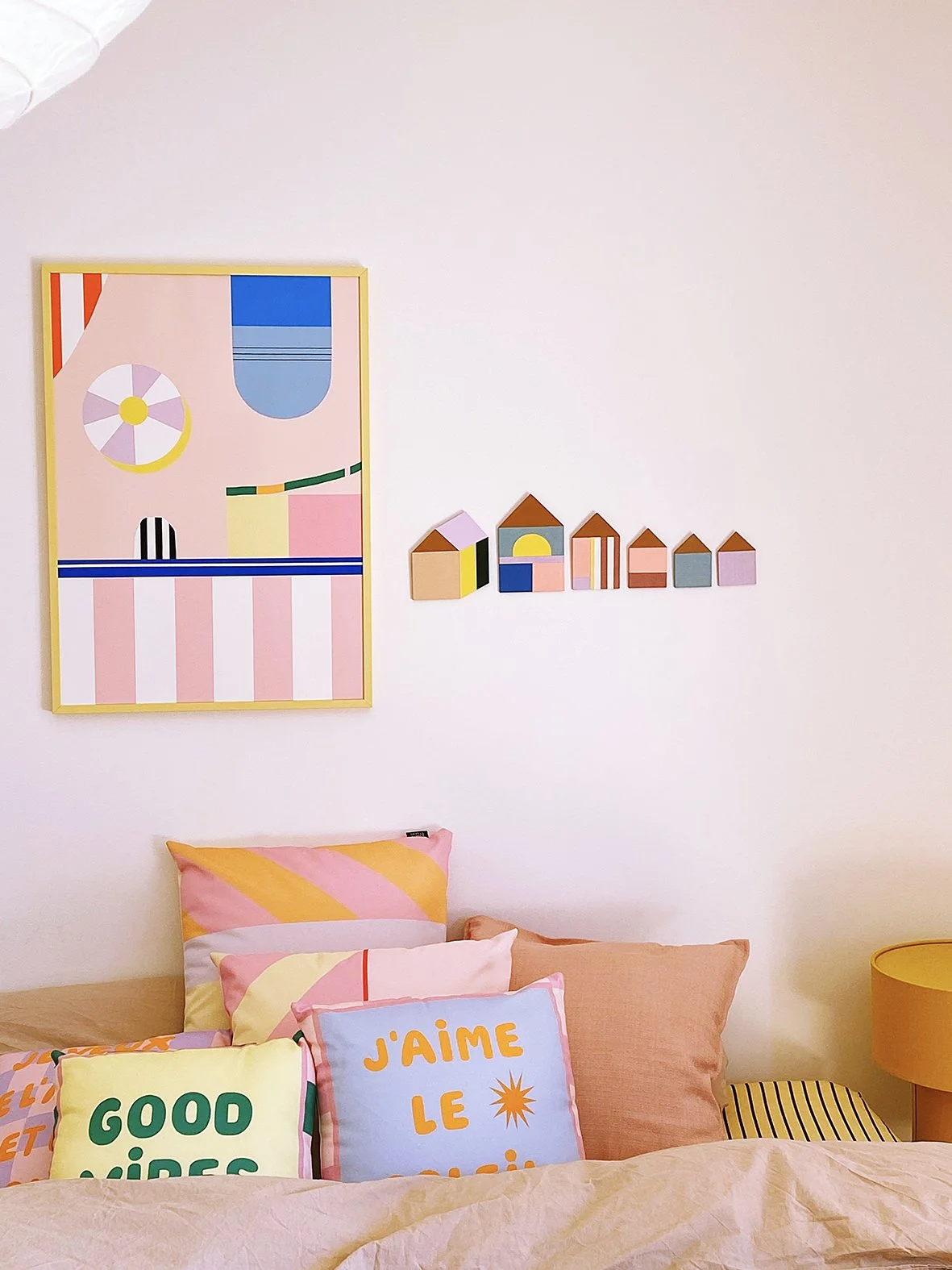 Schwimmbad_Pommes_Ketchup_Erdbeereis_living example_Schlafzimmer_Front_Ines Keck.jpg
