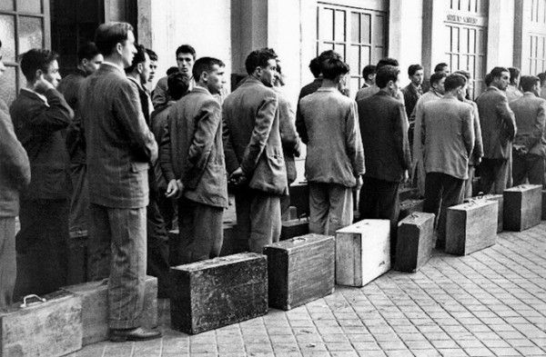 espana immigrants during franco.jpg