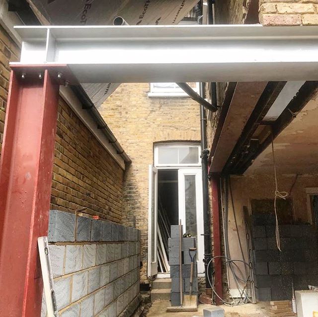 Steelwork in for south-west London side return extension #sidereturnextension #houseextensions #steelwork