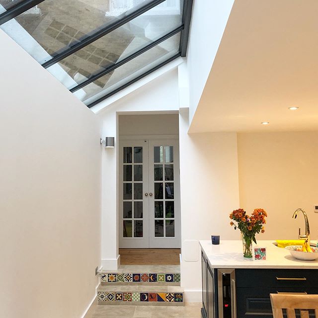 Beautifully complete side return extension.
Great work by the contractor stylelofts.co.uk
