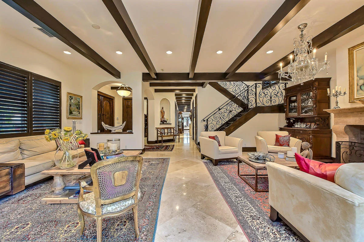 605 se 9th ave fort lauderdale-large-018-10-living room-1500x1000-72dpi.jpg