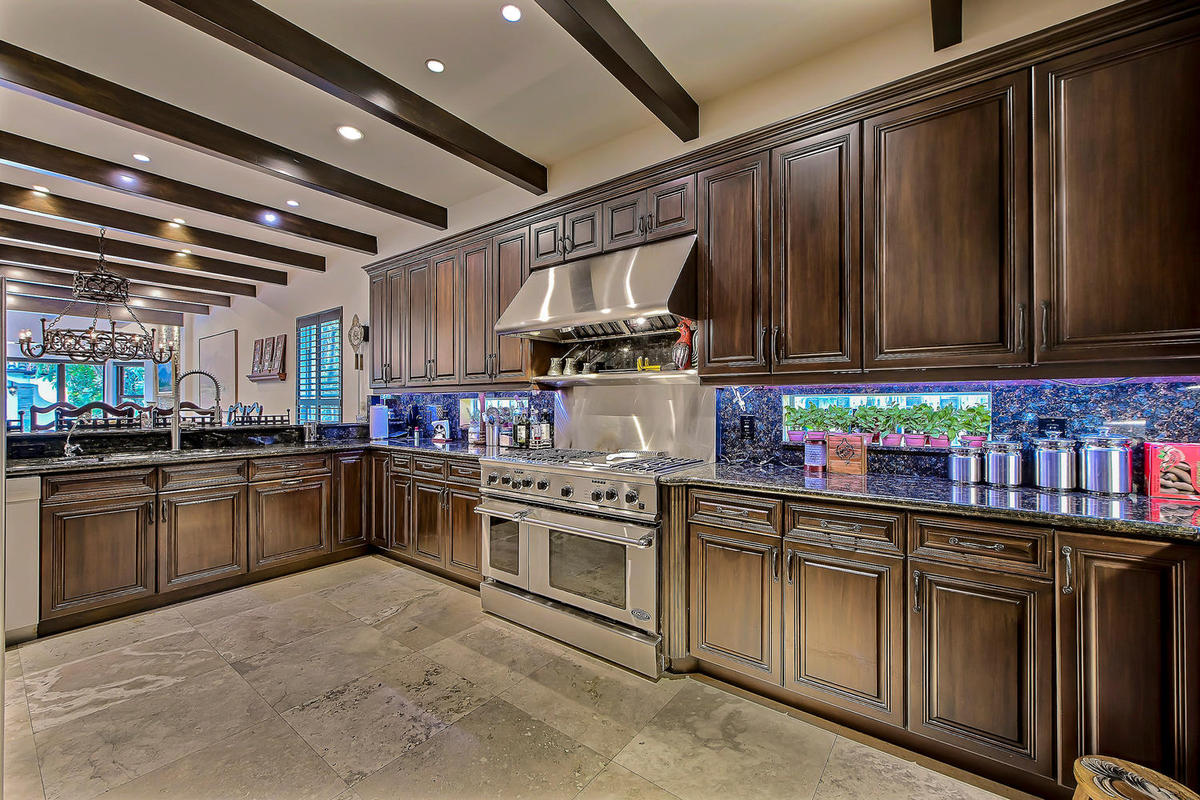 605 se 9th ave fort lauderdale-large-010-13-kitchen-1500x1000-72dpi.jpg