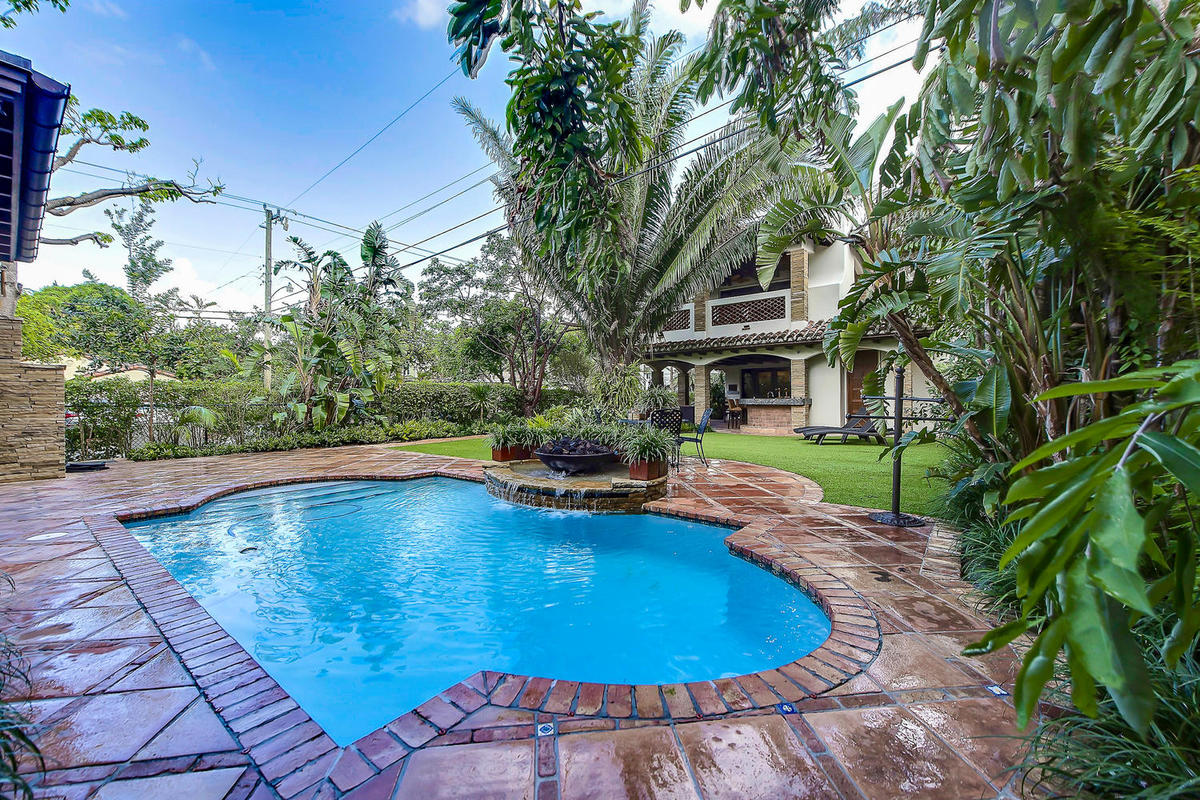 605 se 9th ave fort lauderdale-large-027-38-pool-1500x1000-72dpi.jpg
