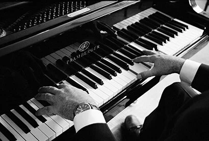 joe+hands+32Lisa.Website copy.jpg