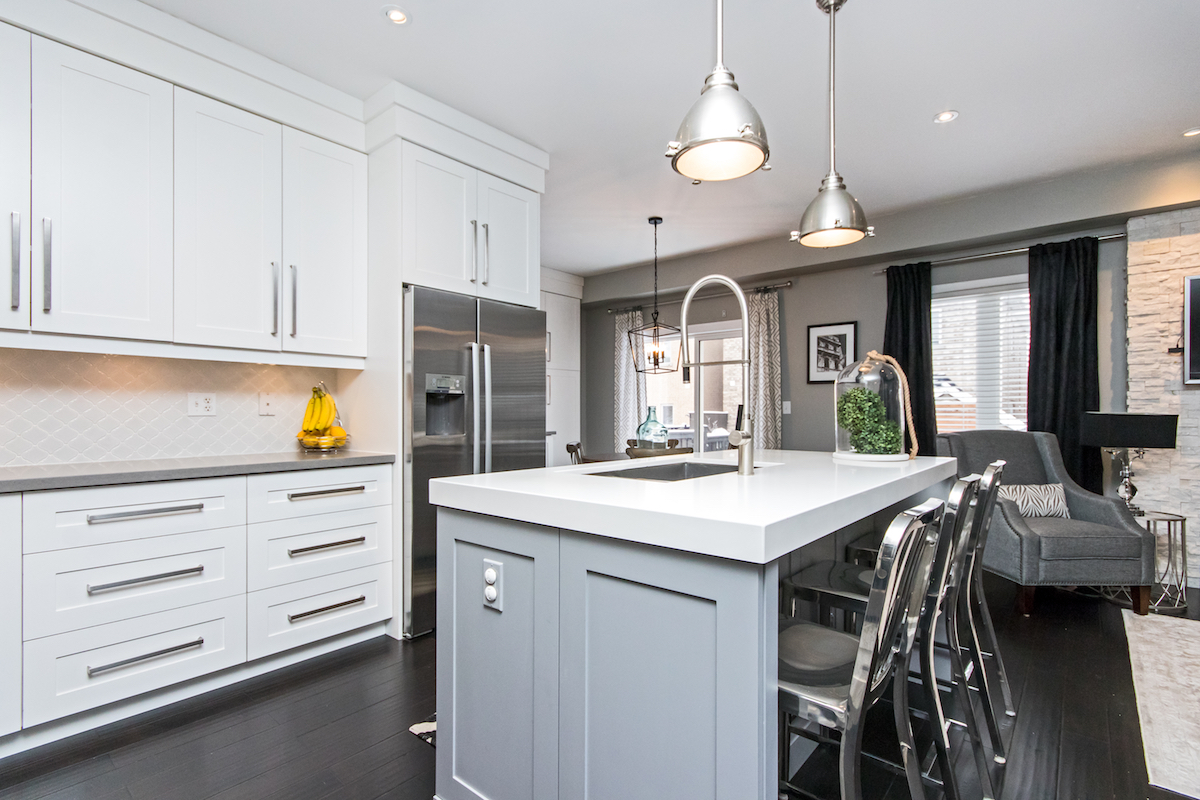 3344 Moses Way - Kitchen Island with Chairs