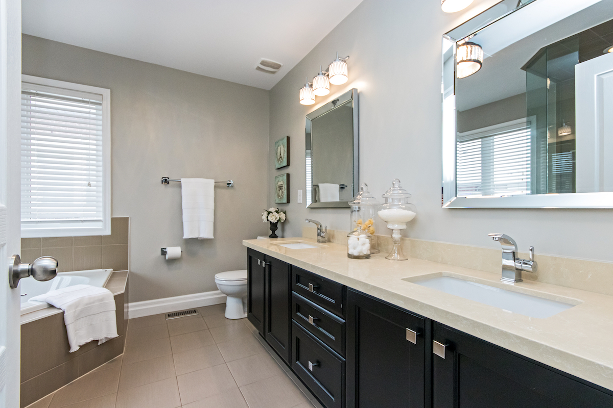 3344 Moses Way - Ensuite Bathroom with Soaking Tub