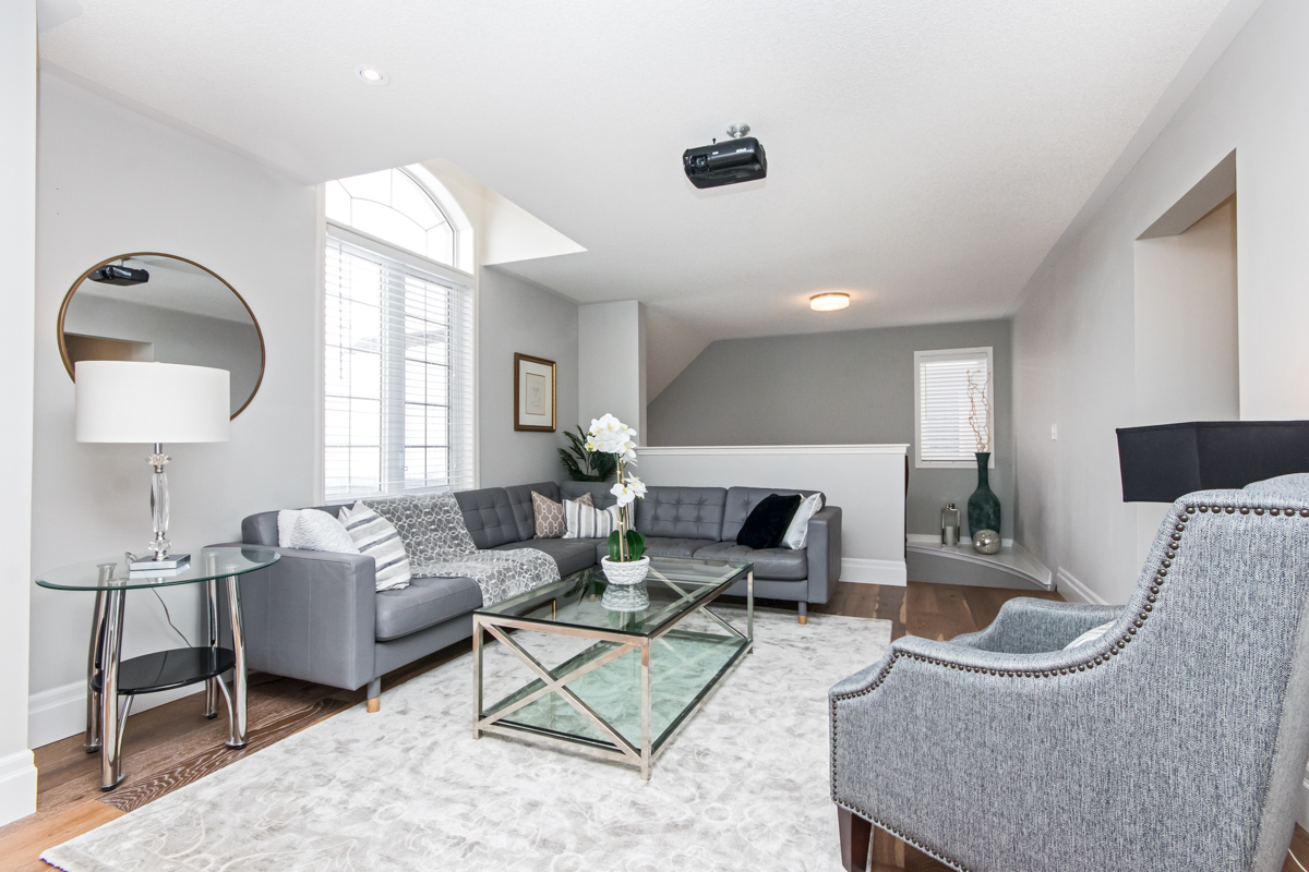 3346 Moses Way - Large luxurious seating room