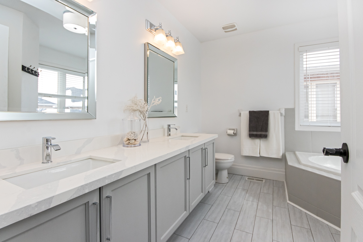 3346 Moses Way - Large ensuite bathroom with double sinks