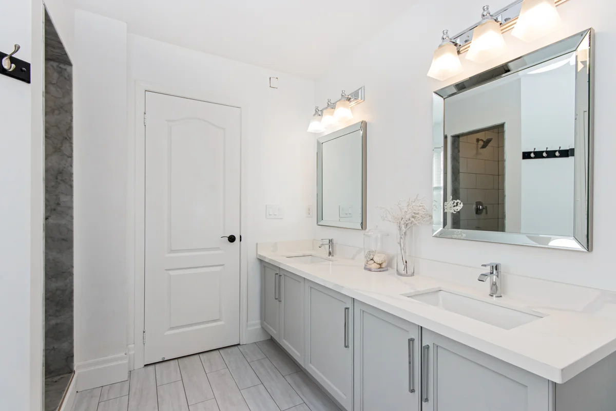 3346 Moses Way - Double sinks in ensuite bathroom