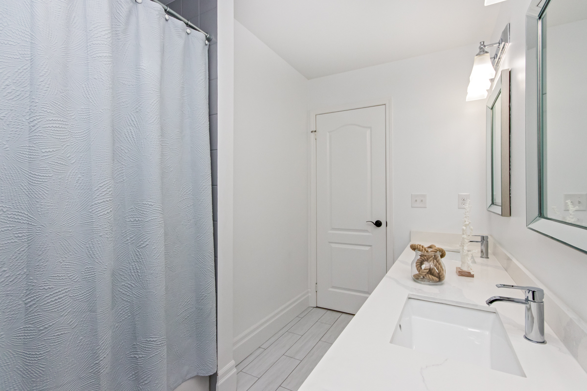 3346 Moses Way - Bath/shower combination in second bathroom