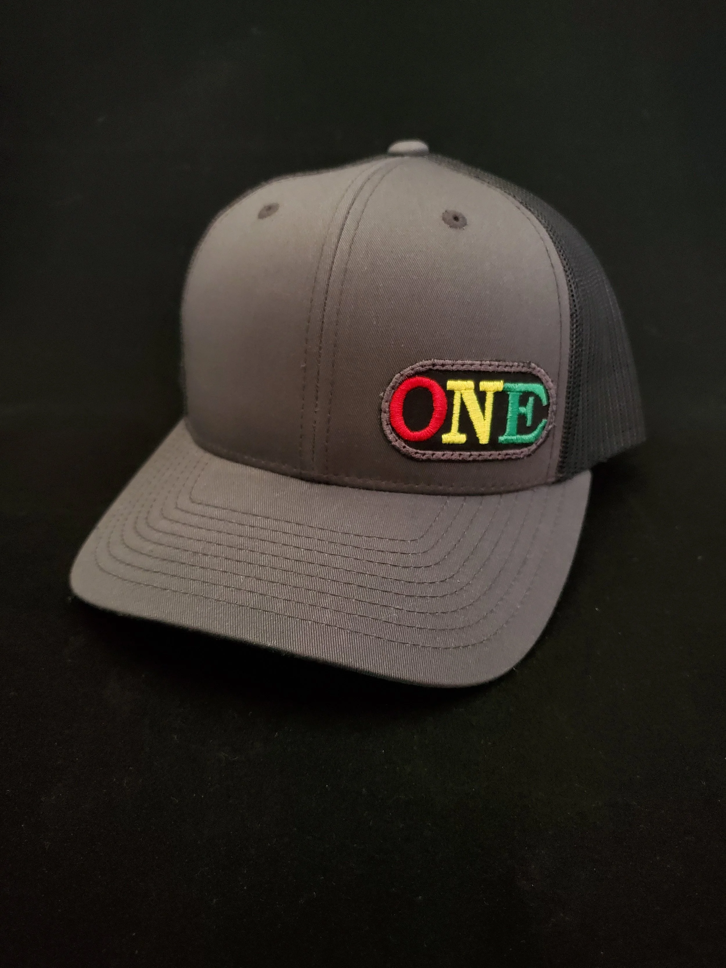 *ONE* Retro Snapback Trucker