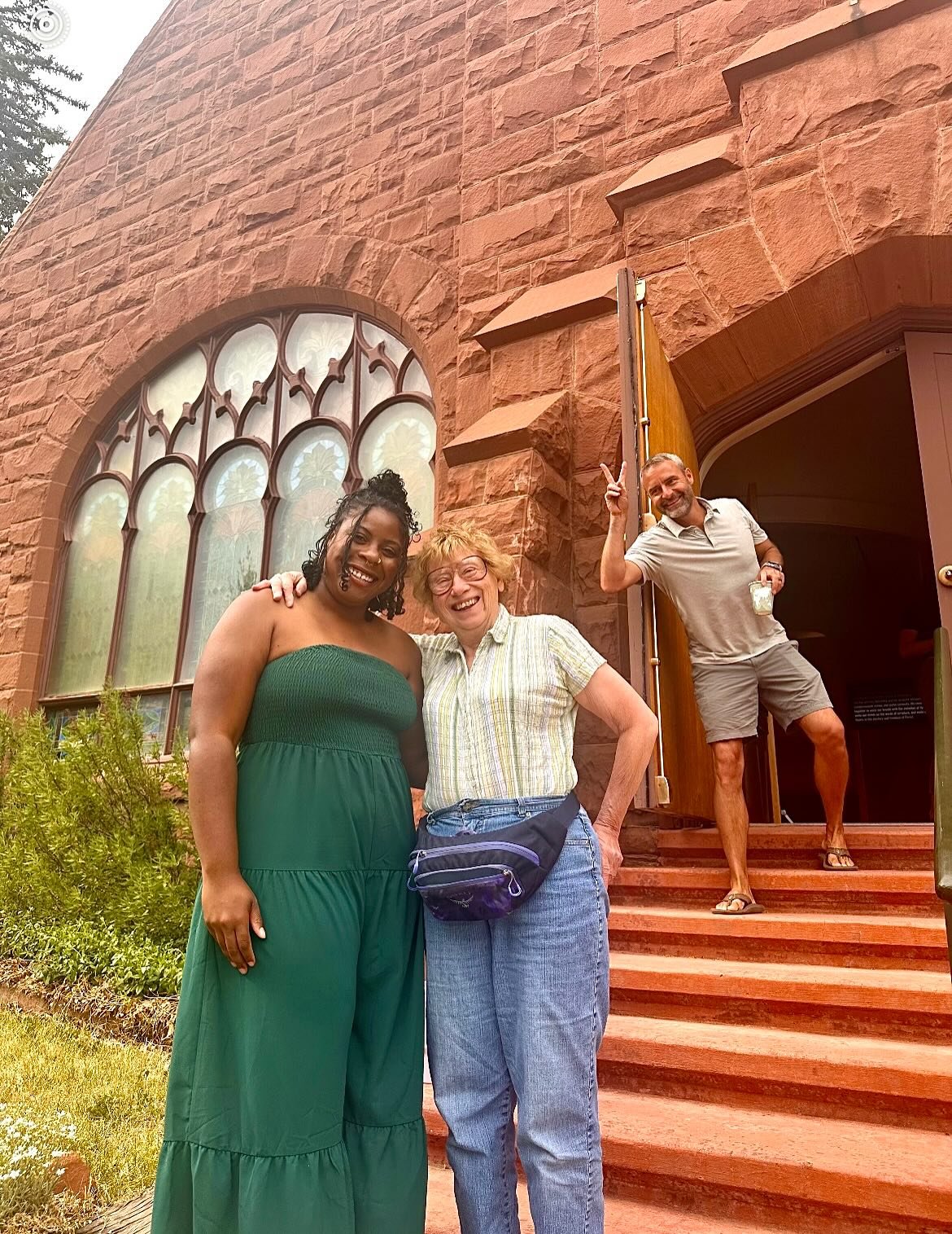 The last couple of weeks have been full of so much sweetness &amp; community! ✨

We created art together on First Friday, celebrated Jubilee&rsquo;s 4-year anniversary, gathered for a community park potluck, played some sand volleyball, hosted a prid