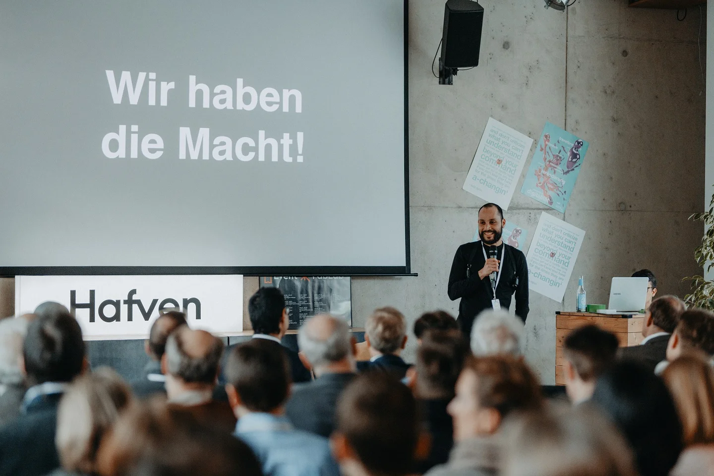 “wir haben die Macht!”