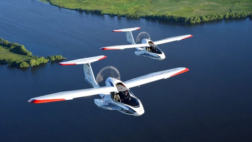 A pair of ICON A5s in flight