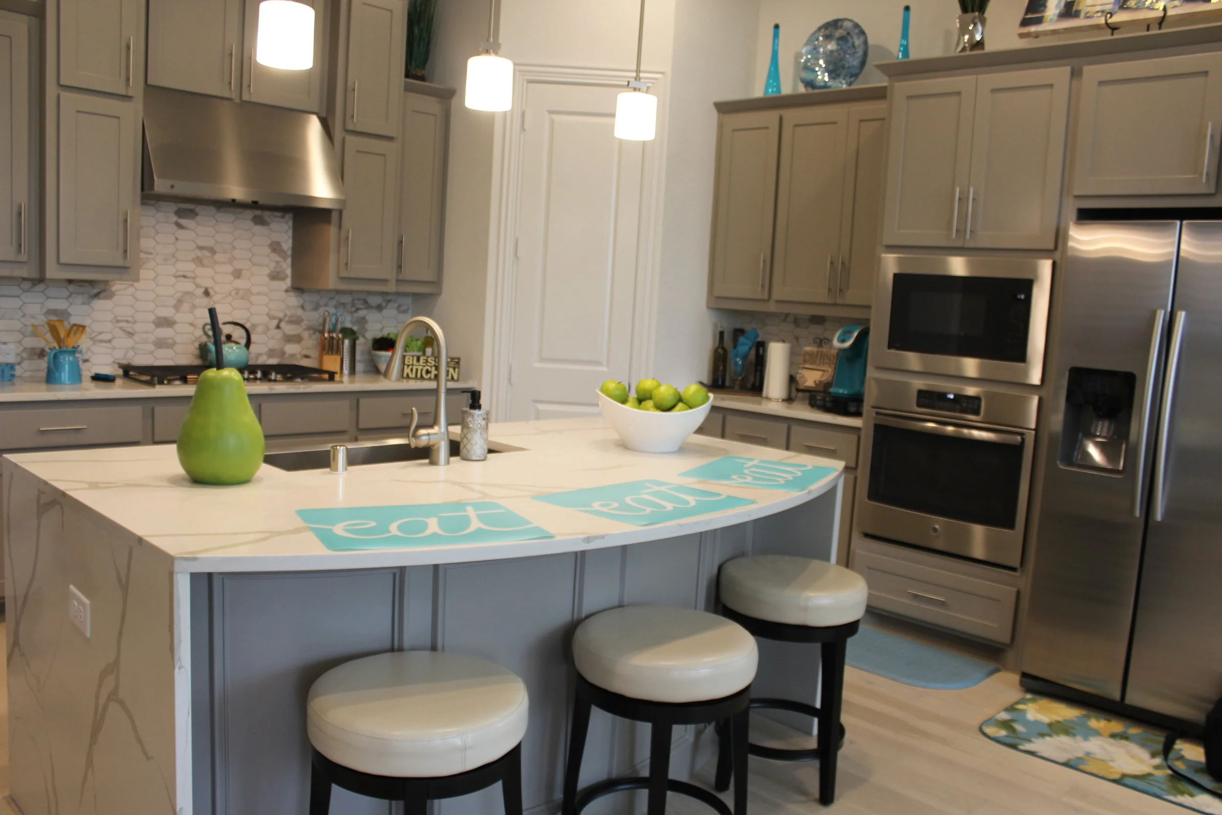 Kitchen 1 .JPG
