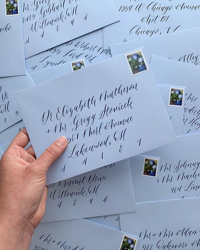 Seeing blue today 💙✨ very disappointed in myself that I didn&rsquo;t paint that one thumb nail red for a continued Memorial Day aesthetic - next time! 🤍

#paperbetty #weddinginvitations #custominvitations #customstationery #customweddinginvitations