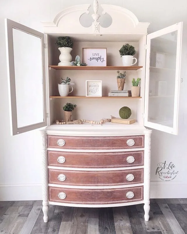 Happy Monday Friends! We are delighted for Week 4 of the #RefinishedFurnitureTour !⁣⁣⁣
⁣
We hope you will join us to connect with new artists and get inspired to refinish and style your furniture in unique ways!⁣⁣⁣
⁣
Here&rsquo;s how to join!⁣⁣⁣
⁣
🎨