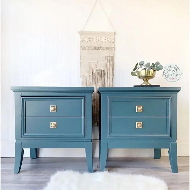 So glad that things are finally opening back up! I received a notification today saying that the antique and vintage sale market is on for July!! 😊 It is an outdoor event that I look forward to going to every year. Do you see that brass color bowl i