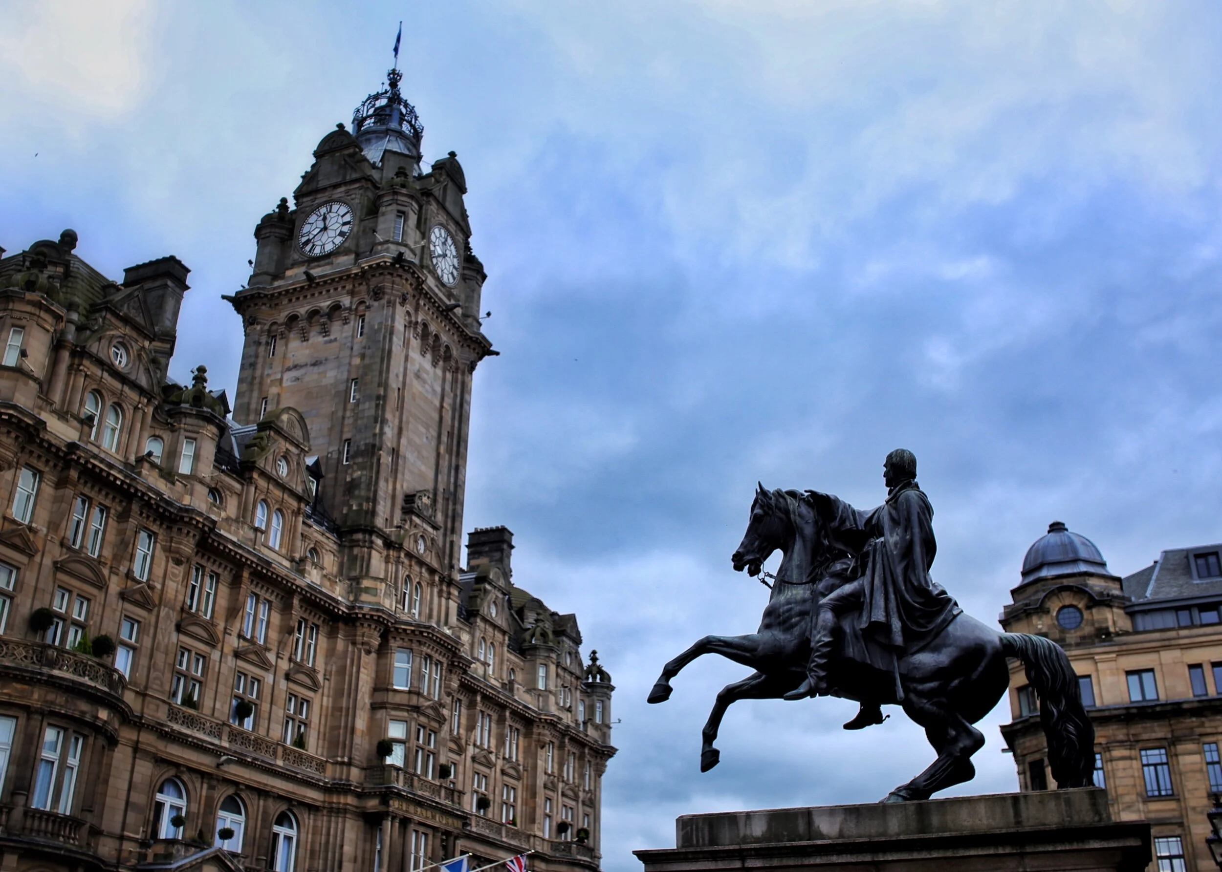 Balmoral Hotel and statue of the Duke of Wellington