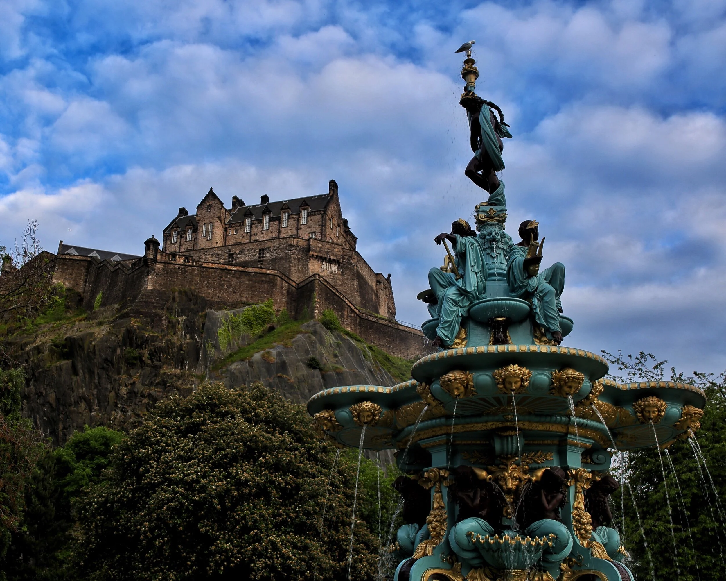 Ross Fountain and Edinburgh Castle 