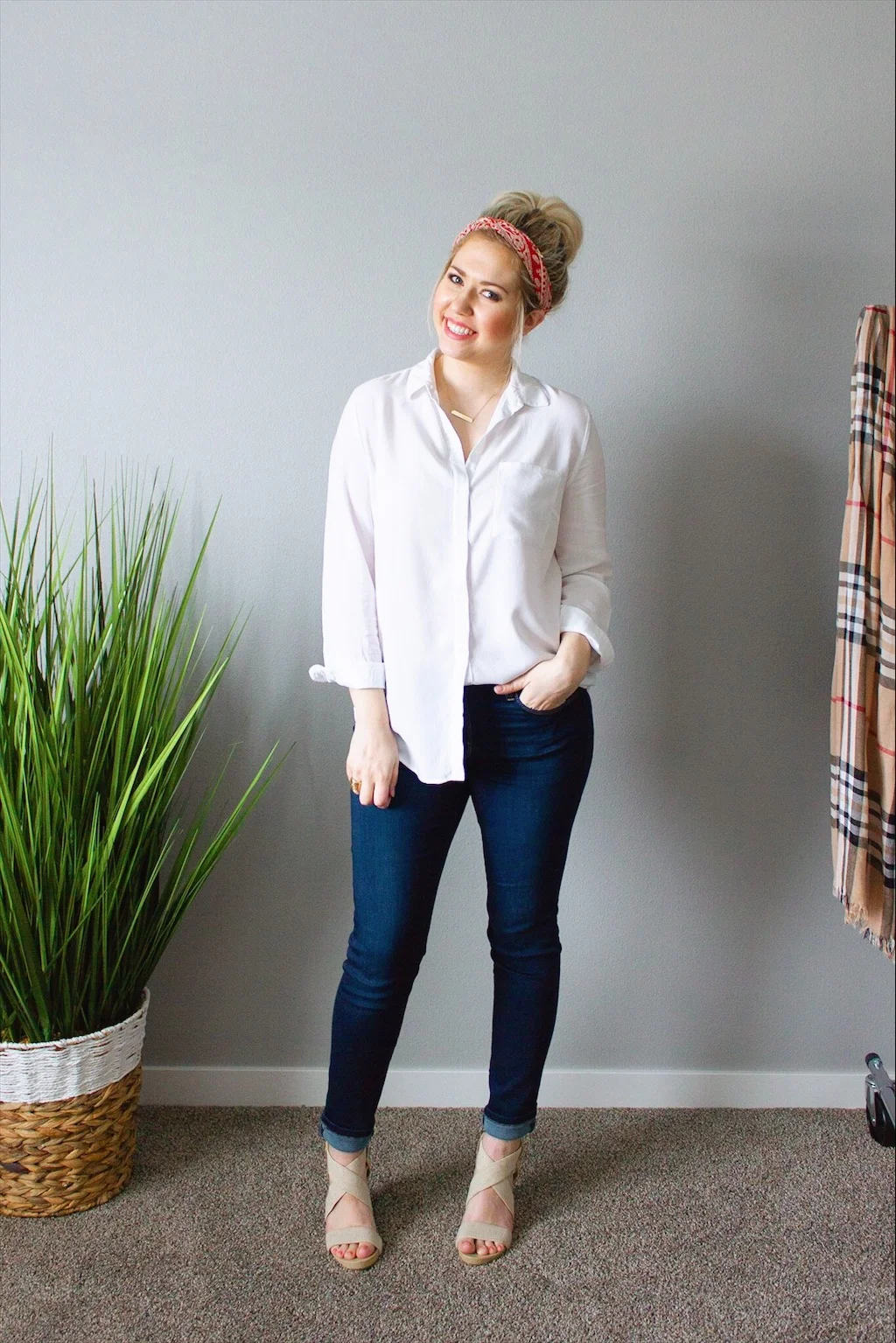 how-to-half-tuck-top-hide-belly-bloat-flatter-figure-5.jpg