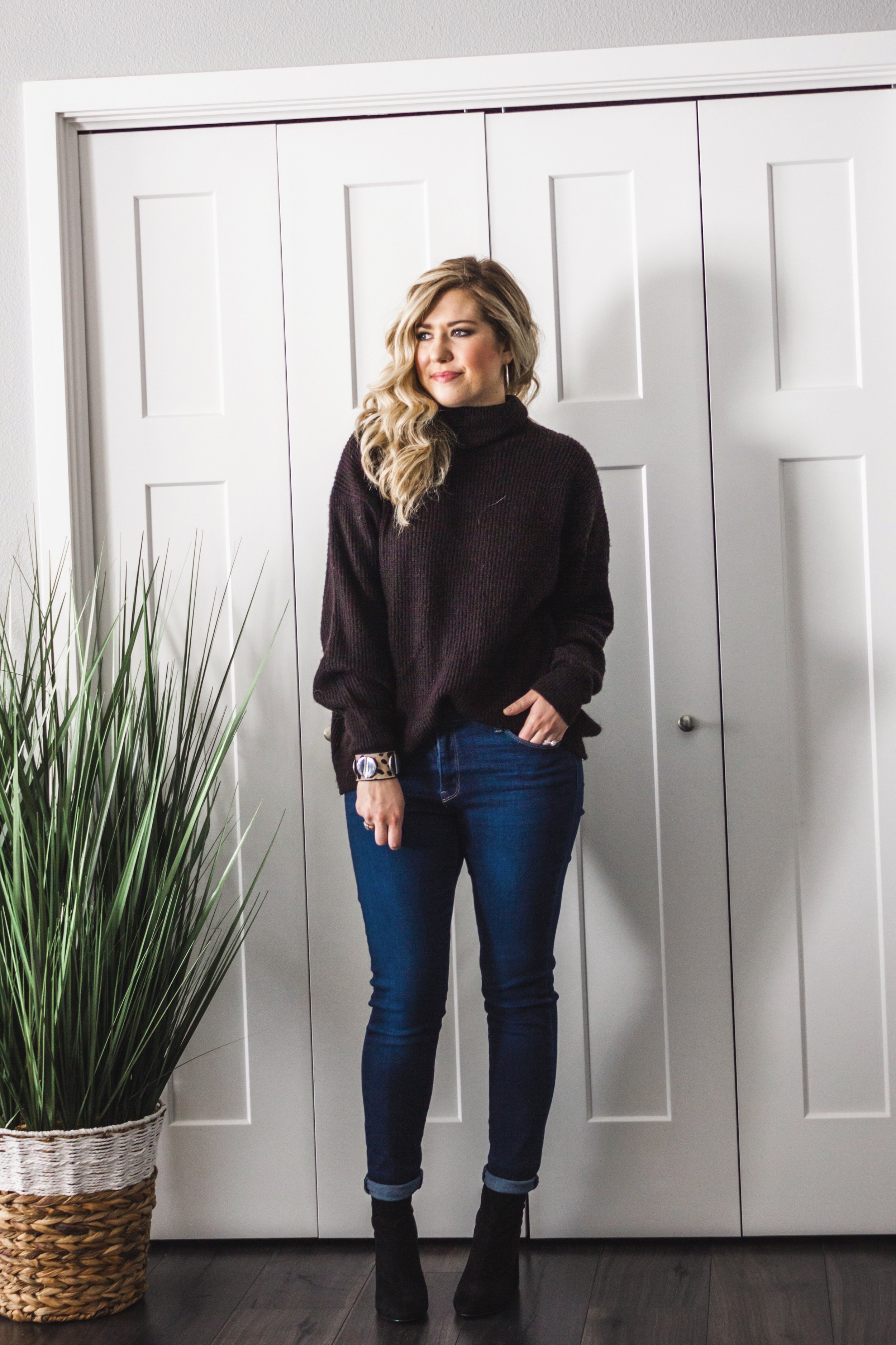 hellig Tarif tråd 2 Ways to Style a Black Sweater & Jeans Outfit — Adrianna Bohrer