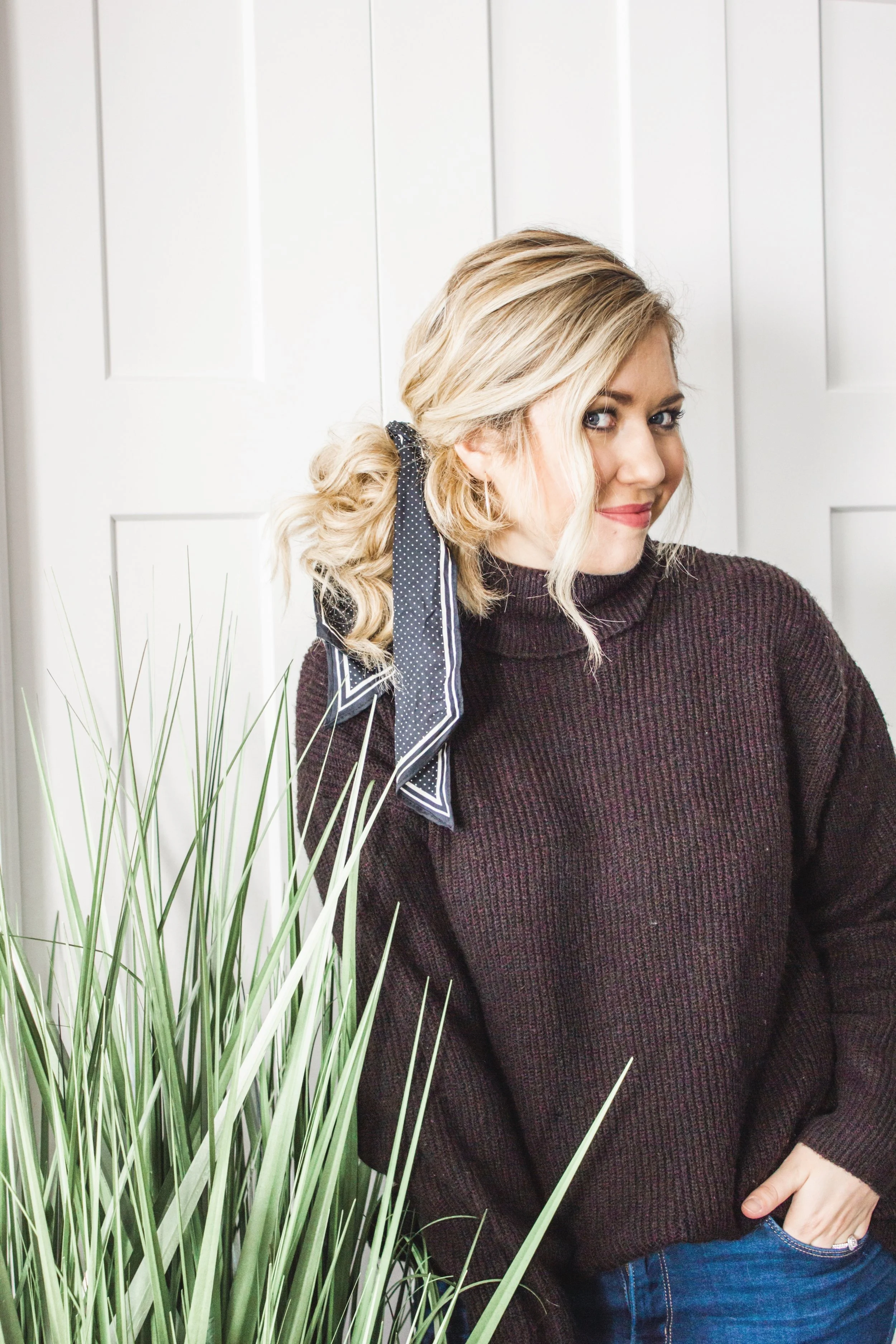 3-Ways-to-Tie-a-Silk-Scarf-in-Your-Hair-09.jpg