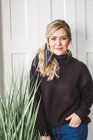 3 Ways to Tie a Silk Scarf in Your Hair — Adrianna Bohrer