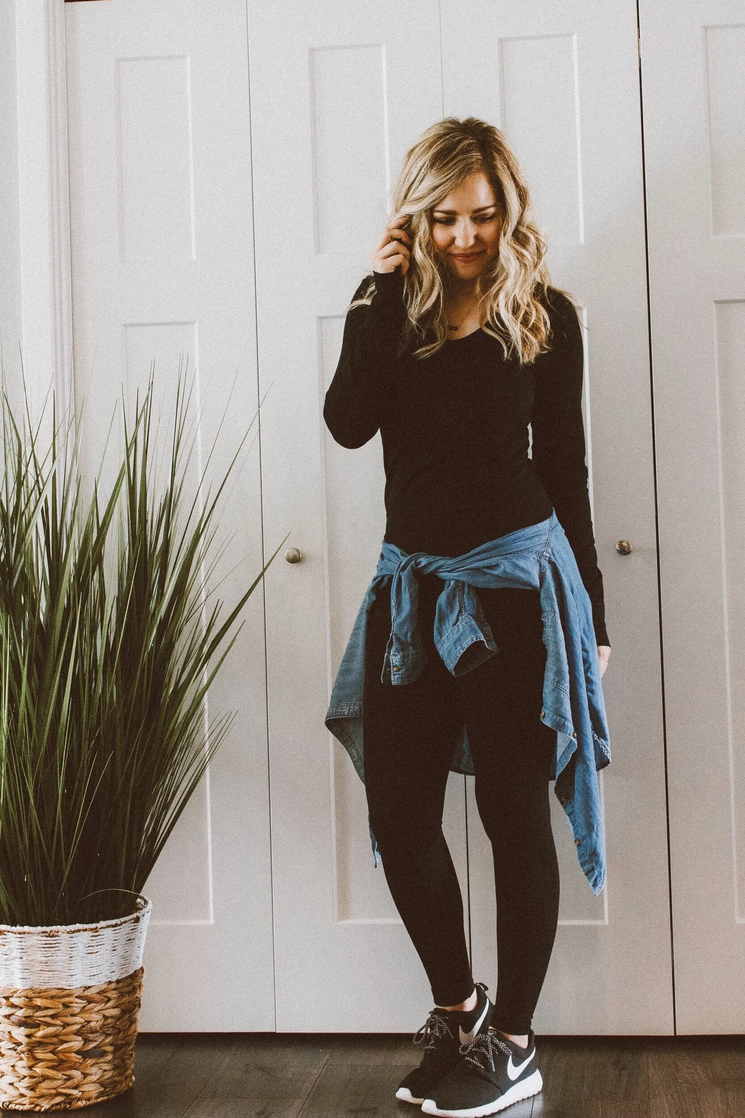 3 Reasons to Start Tying a Flannel Around Your Waist — Adrianna Bohrer