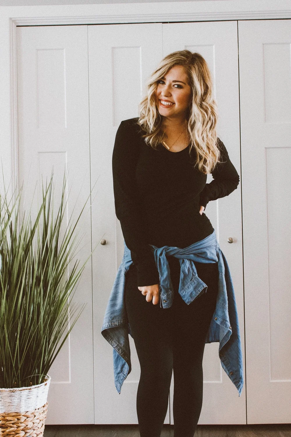 3 Reasons to Start Tying a Flannel Around Your Waist — Adrianna Bohrer
