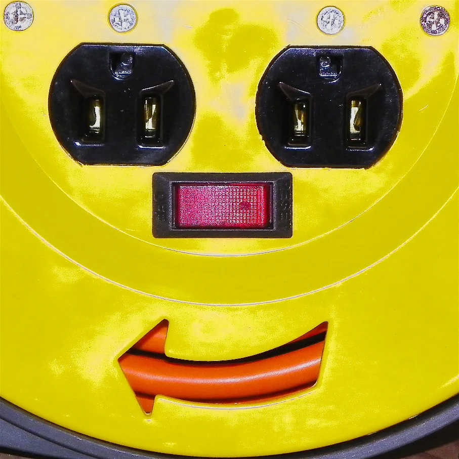Plug Smiley, v2.jpg