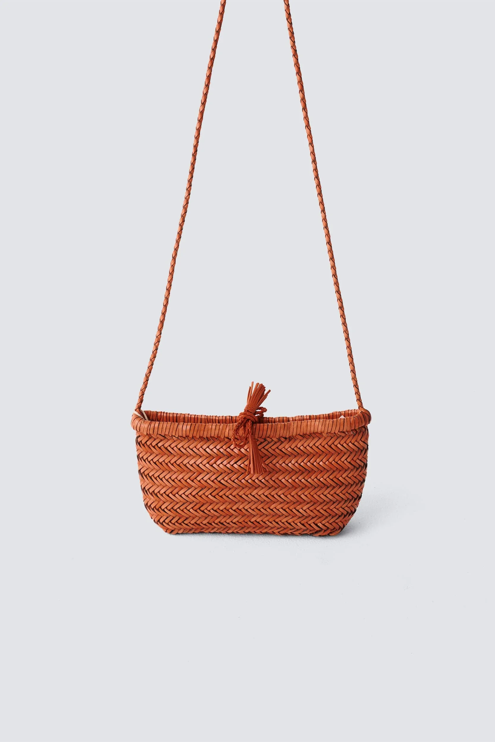 dragon-diffusion-woven-leather-bag-handmade-minsu-bag-tan-8 (1).webp