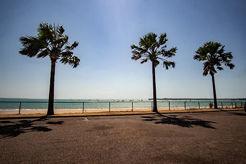 BEACHSIDE WALKWAY IN DARWIN, AUSTRALIA
