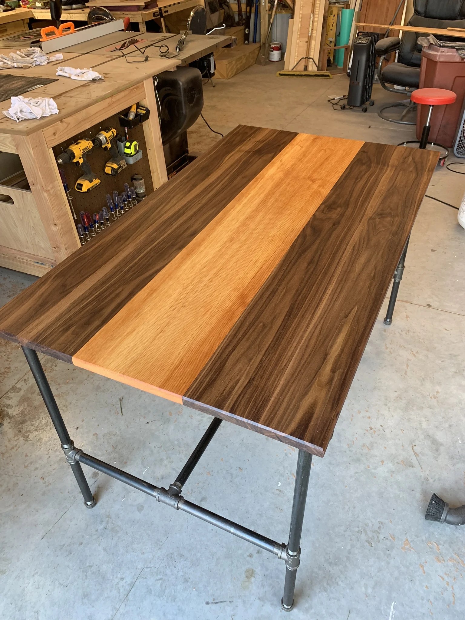 Walnut_Pine_Desk_Complete_2.jpeg
