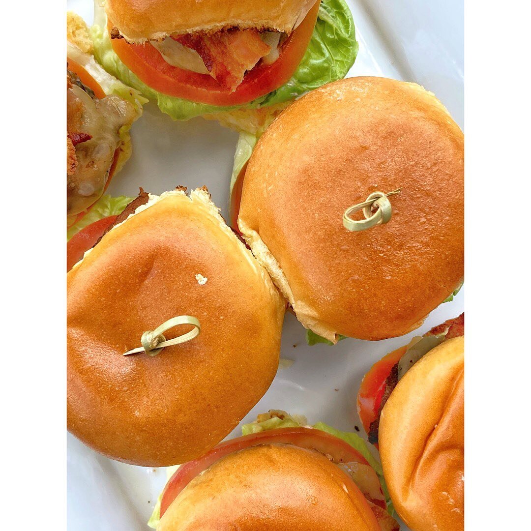 Sliding into the month of June which means only 14 more days until the release of my new cookbook (😱) and also the beginning of cookout season! 

Sharing the recipe for these Turkey Burger BLT Sliders w/cajun aioli on the blog!

You can find the rec