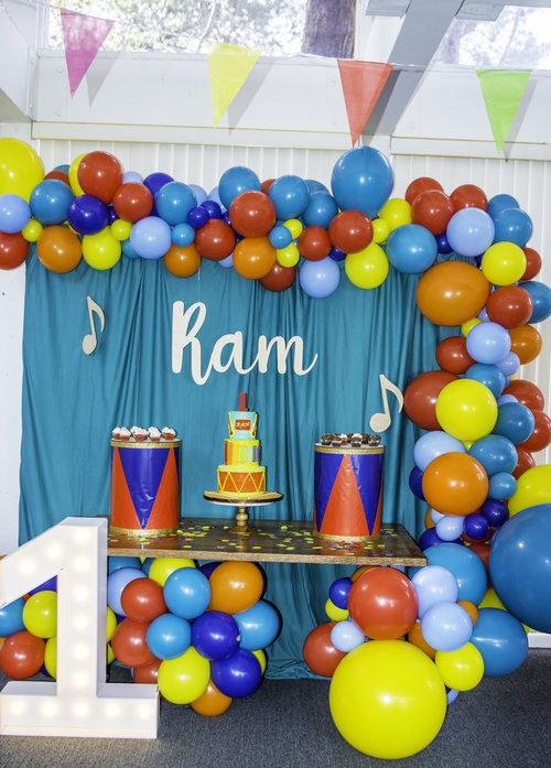 Music inspired first birthday party — Fun and confetti