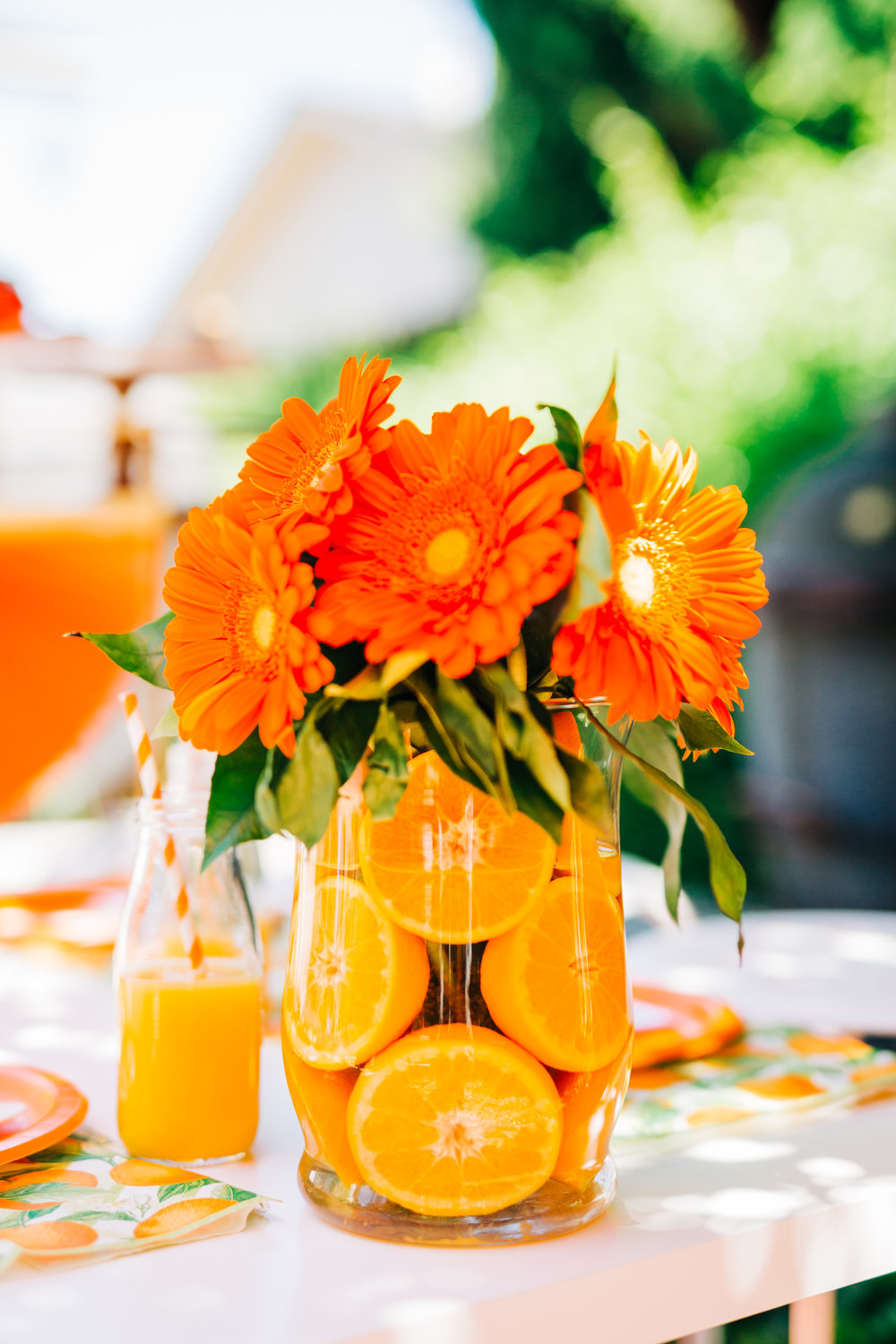 flower arrangement with real oranges from orange tree for orange picking party 3.jpg