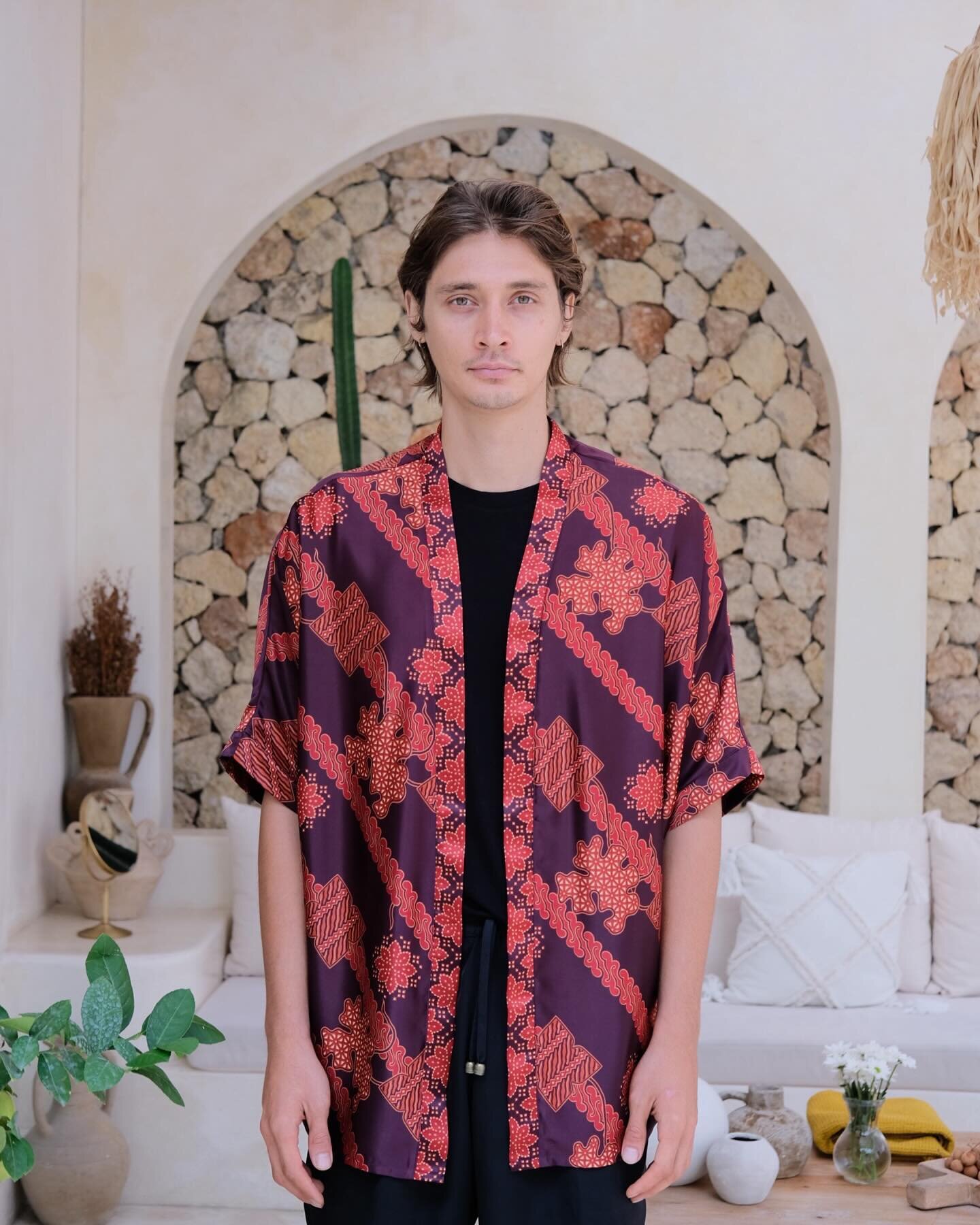 🌞 Elevate your summer style with our new Oasi Kimono Shirt! 🌺 

Unisex and vibrant, it&rsquo;s the perfect blend of artistry and comfort in a bold red print. Make a statement that reflects confidence and individuality. 

Available with matching sho