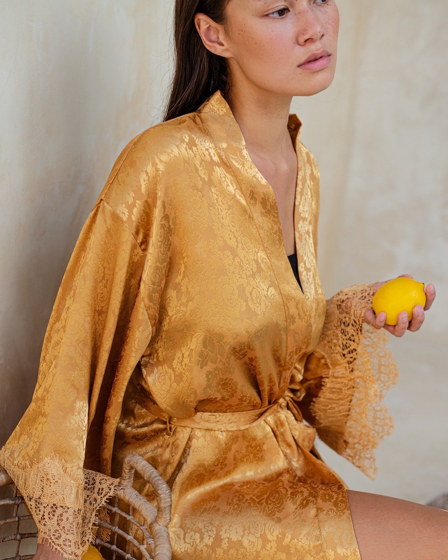 Indulge in luxurious elegance with our Allura kimono robe, crafted for the modern goddess who adores the finer things in life. 

Made from sumptuous golden satin jacquard, this robe exudes opulence and sophistication with every wear. 

Shop at origin