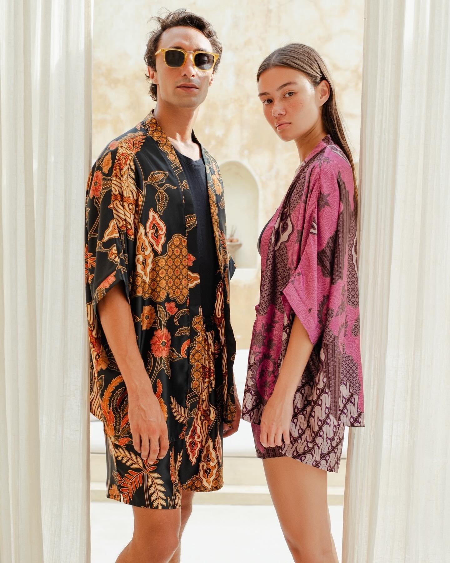 Step out in sync this summer! 👯&zwj;♂️✨ 

Our kimono shirt matching sets for couples are here to turn heads. Perfect for making a statement together or gifting your loved one, these sets are all about bold prints and effortless style. Grab yours now