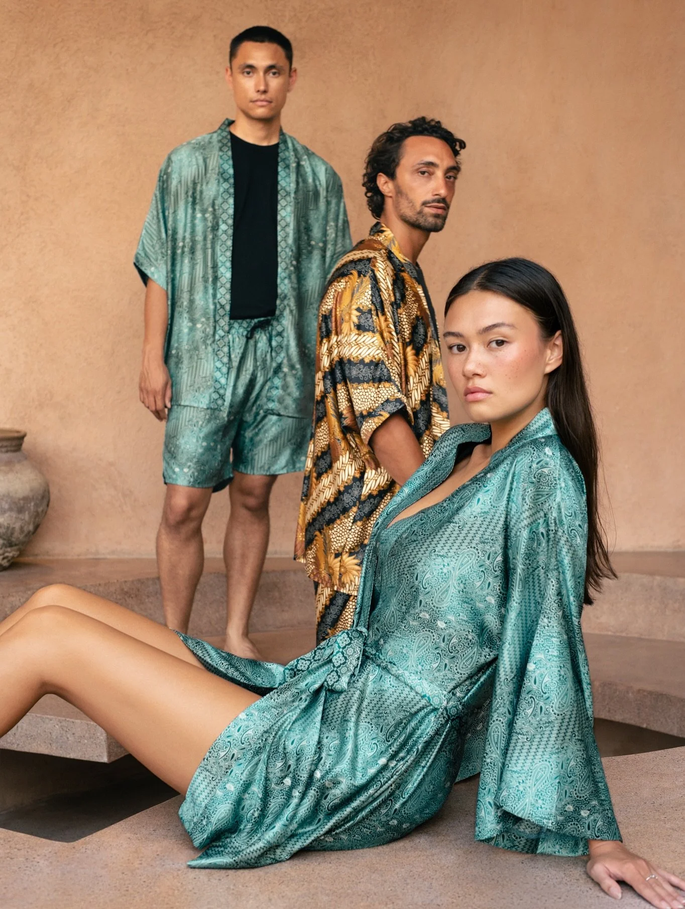 Holiday gifting made easy. 🎁
One style they&rsquo;ll wear everywhere.

For him. For her. For mom.
Or simply for you - because you deserve comfort too.

From cosy nights at home to tropical winter getaways,
the OOH kimono is the gift that always fits