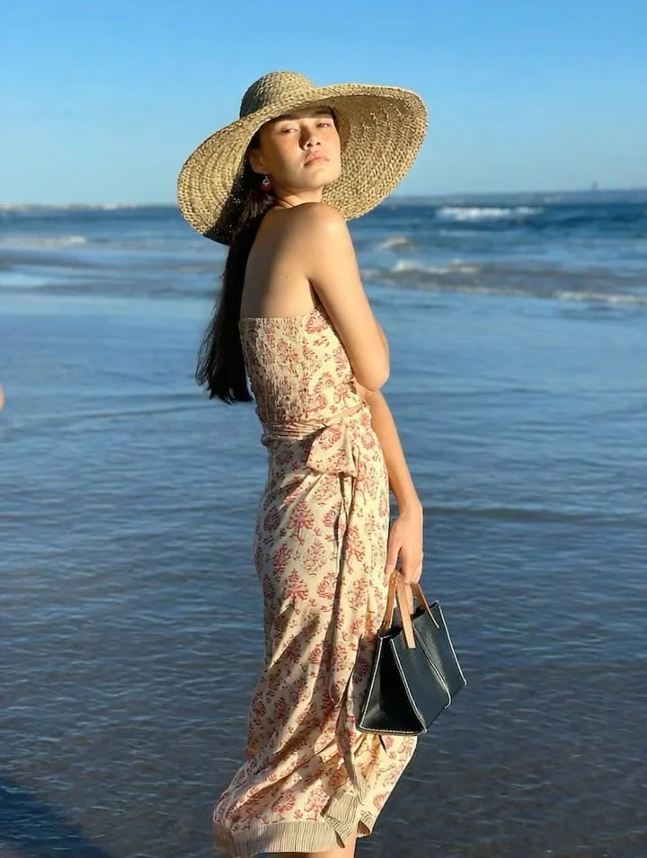 Luma set &mdash; sun-kissed, effortless, and made for slow days by the sea.
A timeless silhouette in a print that moves with you, wherever summer takes you.
.
.
.
.
.
.
.
.
.
#originofhearts 
#originbali 
#lunaset 
#resortwear 
#summerstyle 
#vacatio