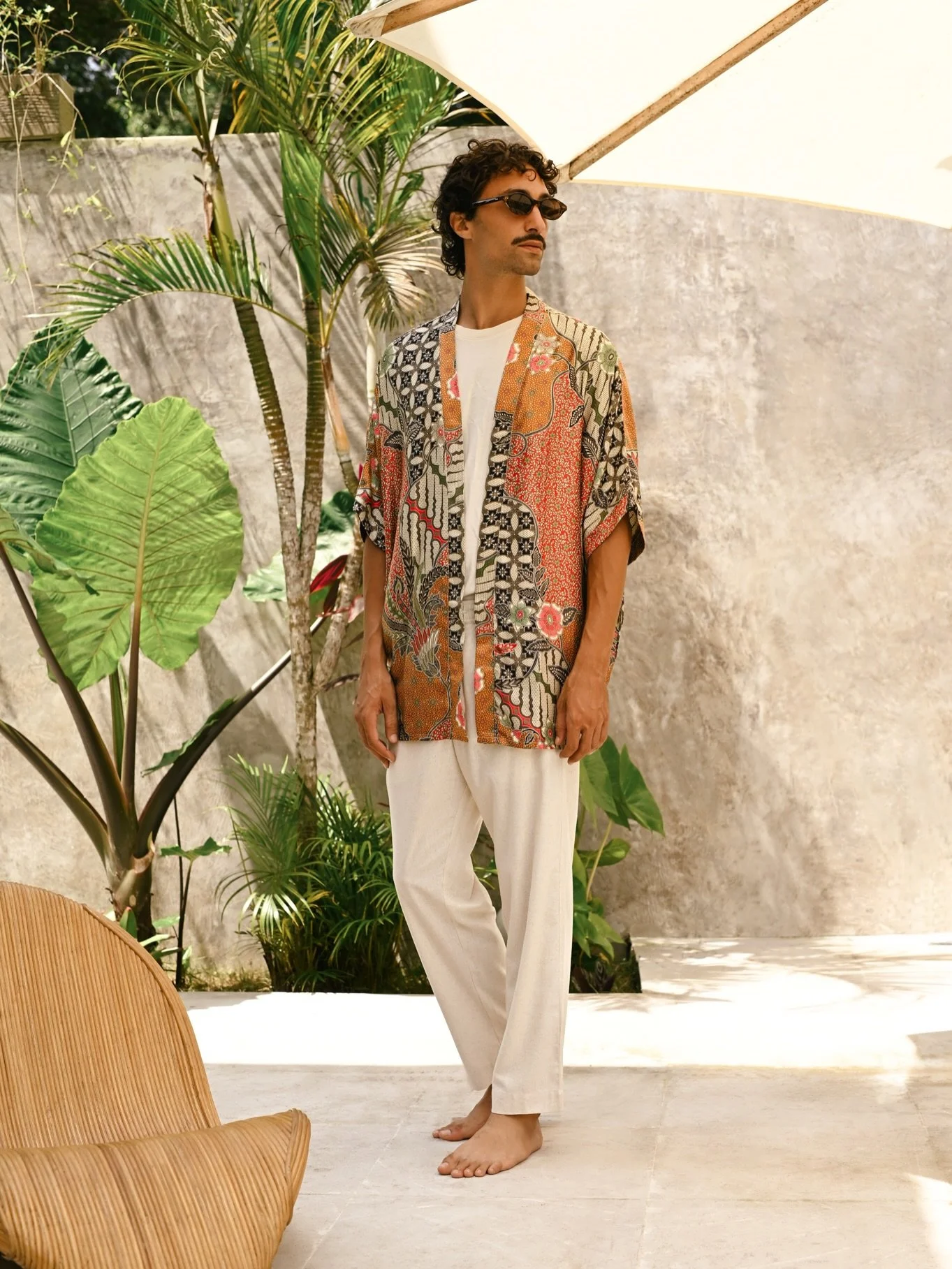 The MAREI kimono shirt is the vibrant heart of the collection - bold, free-spirited, and alive with color. Crafted from luxurious high-end satin, it bursts with a playful mix of tropical hues that capture the rhythm of warm nights and electric gather