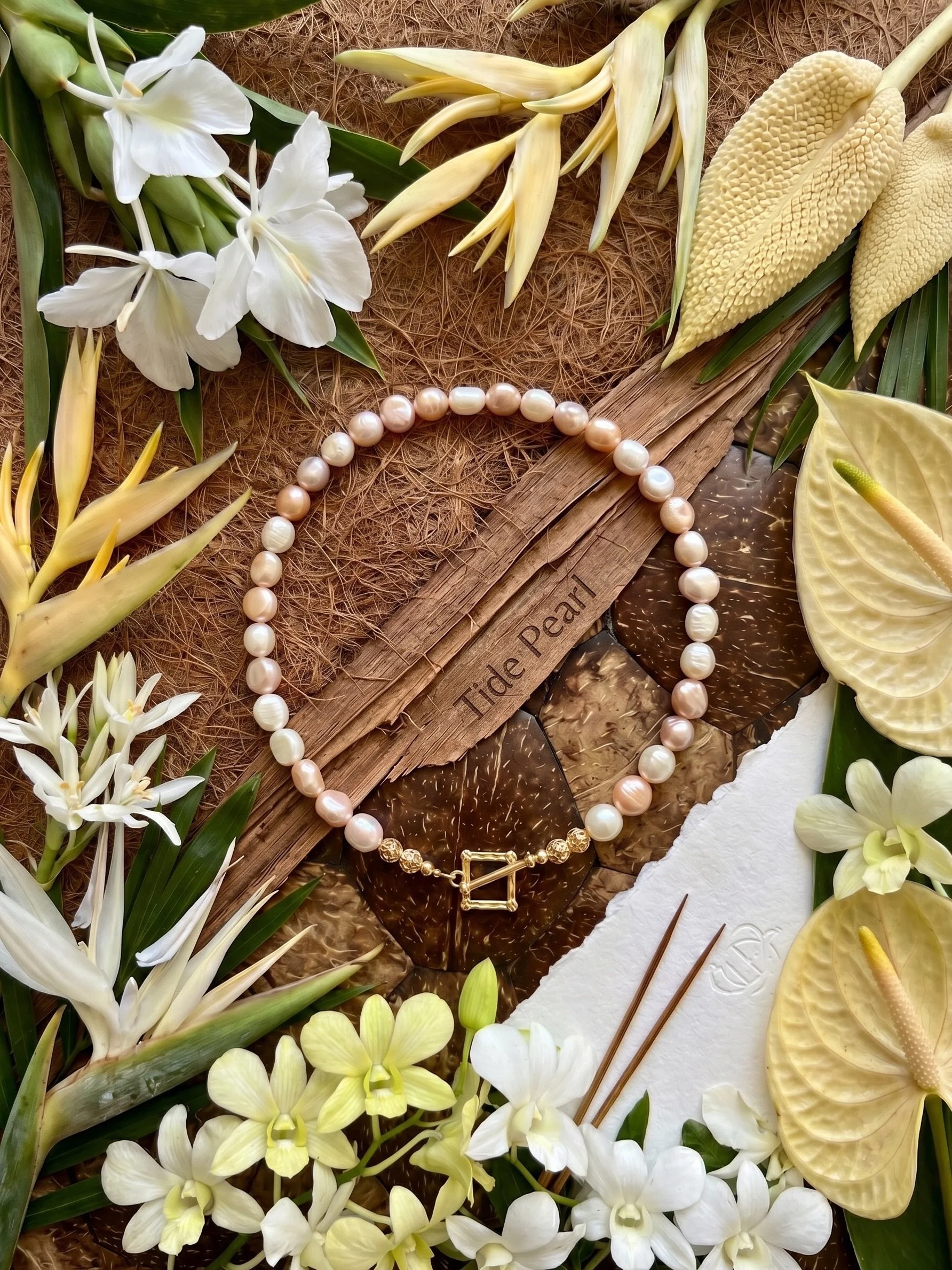 Inspired by treasures gathered along the shoreline, Tide Choker showcases naturally multicolored baroque freshwater pearls, each one beautifully unique in shape and lustre. The matte 24k gold-plated toggle clasp adds a contemporary finishing touch wh