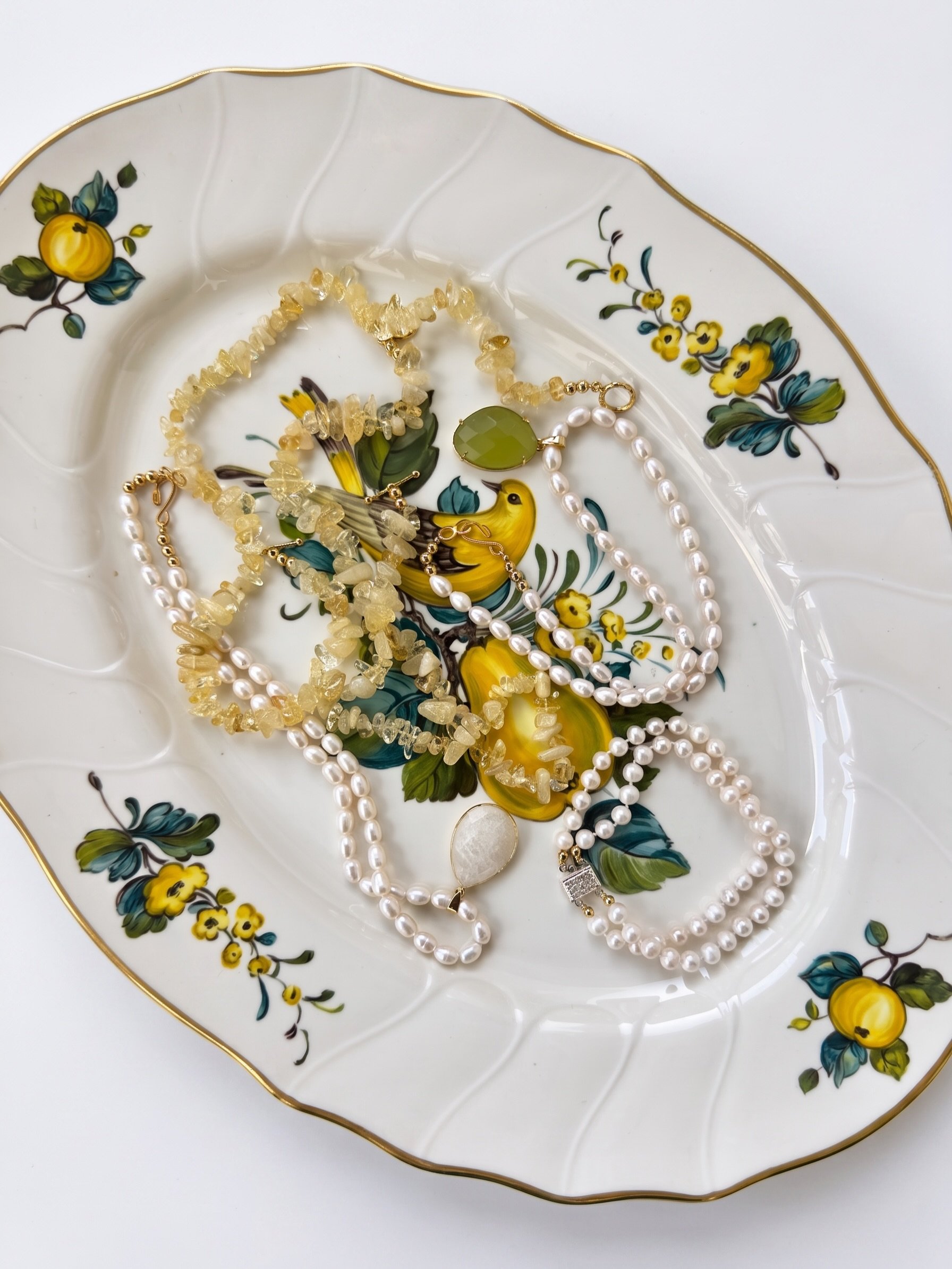 Wednesday on the menu: Aura Bracelet, Lucia Double Pearl Bracelet, Verdant Pearl Necklace and Pura Necklace 🍋💎