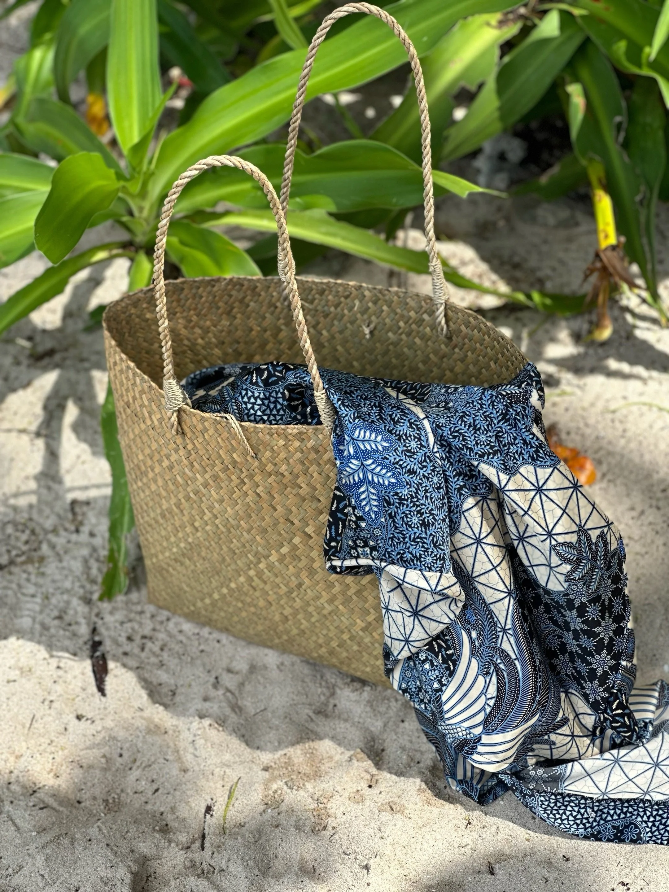 A blend of our favorite shades of blue and titanium grey with Nira 🌴 Available at originofhearts.com and selected retailers 🌊