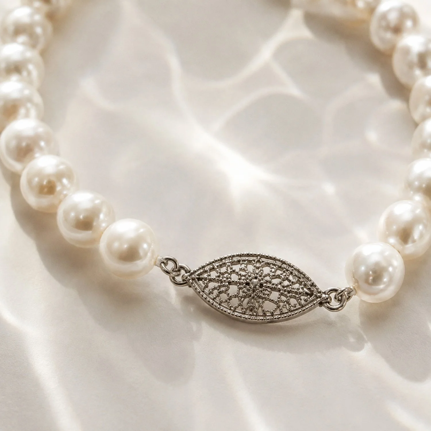 Lumiere_Pearl_Necklace_Closeup_1500x1500.jpg
