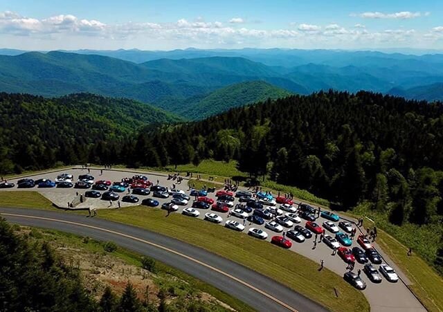 When your herd of Porsches reach the summit of the Blue Ridge Parkway and are 6053 ft above sea level, I think that calls for a photo. This is part of our 7 hour Friday drive. Great pic by @l4g.media