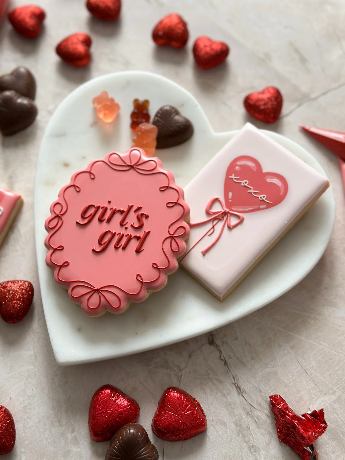 happy galentines 🫶🏻 💋